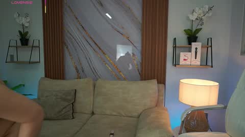 milacrave online show from 10.02.25