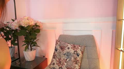 milacrave online show from 04.03.26