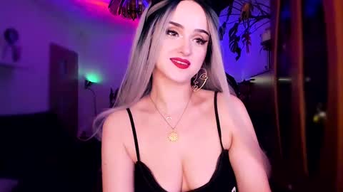 Snapshot of miladyjolie chatting on 12.22.24 MiladyJolie online show from 12.22.24