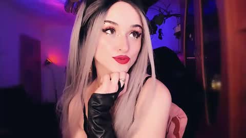 Snapshot of miladyjolie chatting on 02.25.25 MiladyJolie online show from 02.25.25