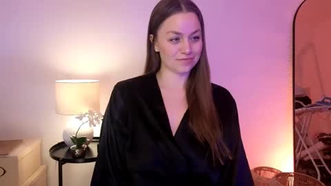 Snapshot of milafleur chatting on 02.14.25 Mila Fleur online show from 02.14.25