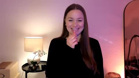 Snapshot of milafleur chatting on 02.25.25 Mila Fleur online show from 02.25.25