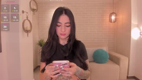 Snapshot of milalawrence_ chatting on 05.14.26 Mila online show from 05.14.26