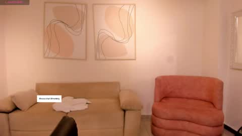 Snapshot of milalawrence_ chatting on 05.21.26 Mila online show from 05.21.26
