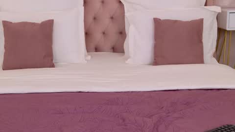 milaleoneli online show from 11.05.25