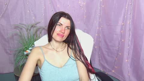 Snapshot of milaloona chatting on 04.30.26 Milaloona online show from 04.30.26