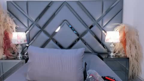 milan_lewiss online show from 09.25.25