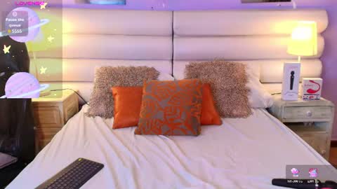 Snapshot of milan_sweetie chatting on 06.18.26 milan_sweetie online show from 06.18.26