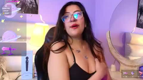 Snapshot of milan_sweetie chatting on 06.19.26 milan_sweetie online show from 06.19.26
