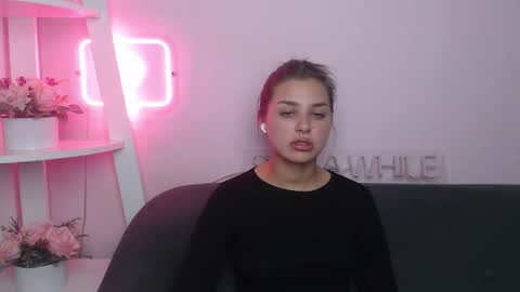 milanaangelas online show from 10.18.25