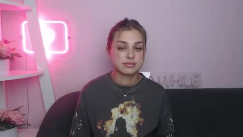 milanaangelas online show from 11.24.25