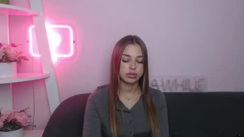 milanaangelas online show from 11.25.25