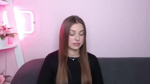milanaangelas online show from 04.18.26