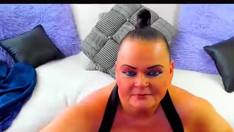 Snapshot of milanabiegert chatting on 06.22.26 Lana online show from 06.22.26