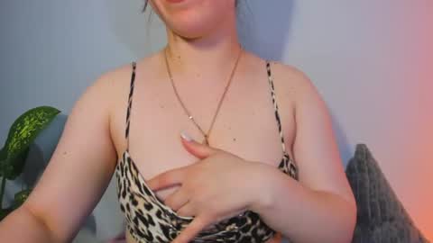 Snapshot of milanabrittt chatting on 07.28.26 Milana online show from 07.28.26