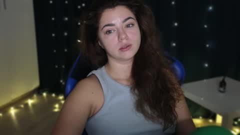 Snapshot of milania_hot_foxy chatting on 12.01.24 Mila online show from 12.01.24