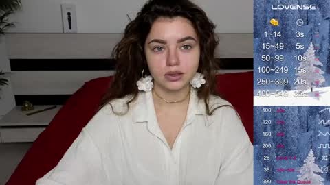 Snapshot of milania_hot_foxy chatting on 12.10.24 Mila online show from 12.10.24