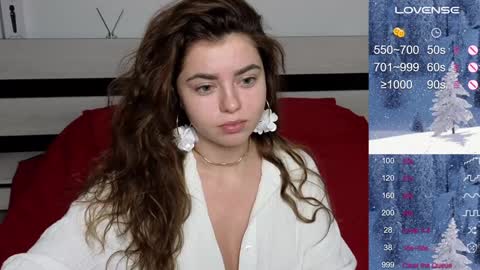 Snapshot of milania_hot_foxy chatting on 12.10.24 Mila online show from 12.10.24