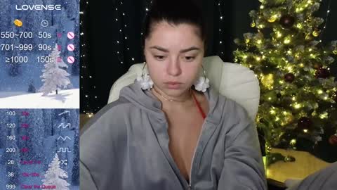 Snapshot of milania_hot_foxy chatting on 12.26.24 Mila online show from 12.26.24