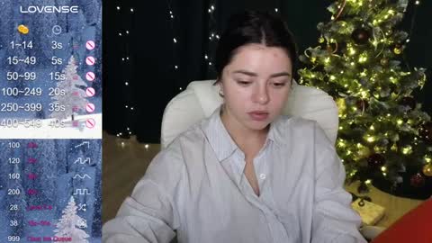 Snapshot of milania_hot_foxy chatting on 12.29.24 Mila online show from 12.29.24