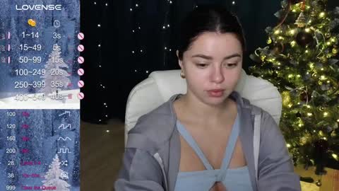 Snapshot of milania_hot_foxy chatting on 12.30.24 Mila online show from 12.30.24