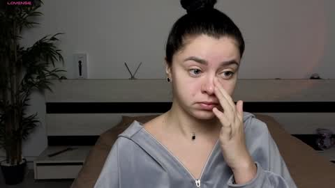 Snapshot of milania_hot_foxy chatting on 01.15.25 Mila online show from 01.15.25