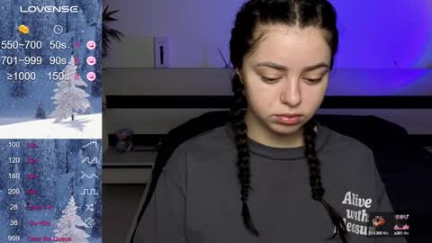 Snapshot of milania_hot_foxy chatting on 01.24.25 Mila online show from 01.24.25