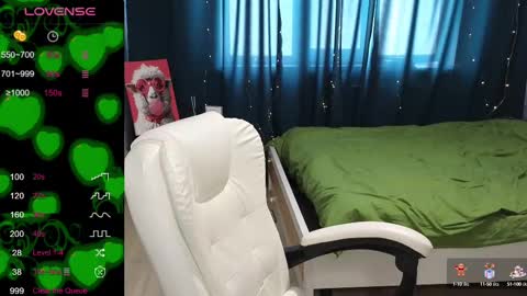 Snapshot of milania_hot_foxy chatting on 02.20.25 Mila online show from 02.20.25