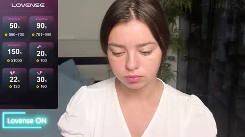 Snapshot of milania_hot_foxy chatting on 09.12.25 Mila online show from 09.12.25