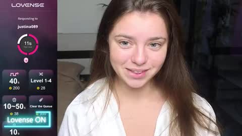 Snapshot of milania_hot_foxy chatting on 09.22.25 Mila online show from 09.22.25