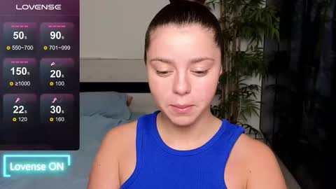 Snapshot of milania_hot_foxy chatting on 10.04.25 Mila online show from 10.04.25