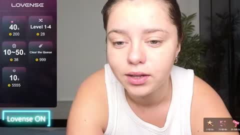 Snapshot of milania_hot_foxy chatting on 10.06.25 Mila online show from 10.06.25