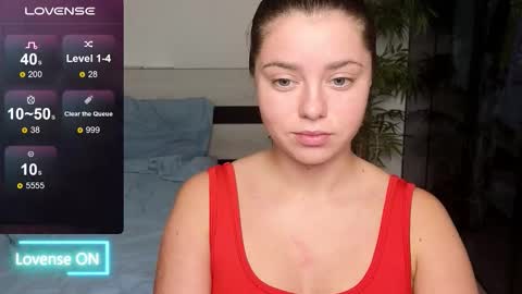 Snapshot of milania_hot_foxy chatting on 10.08.25 Mila online show from 10.08.25