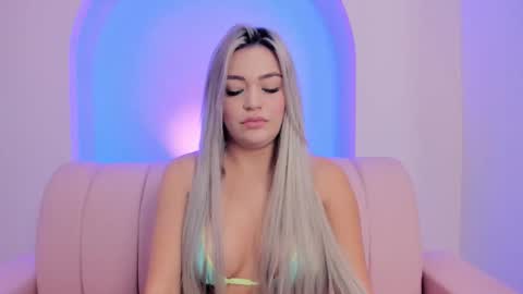 Snapshot of milaowens chatting on 02.27.26 Sexy Mila online show from 02.27.26