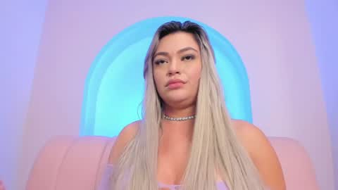 Snapshot of milaowens chatting on 04.25.26 Sexy Mila online show from 04.25.26