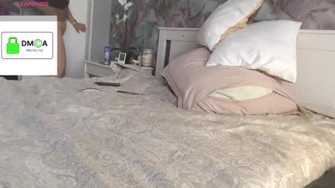 Snapshot of milarunis chatting on 06.18.26 Delicious Pussy online show from 06.18.26