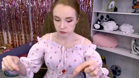 Snapshot of milasiren chatting on 06.04.26 Mila online show from 06.04.26