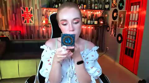 Snapshot of milasiren chatting on 06.14.26 Mila online show from 06.14.26