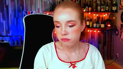 Snapshot of milasiren chatting on 06.15.26 Mila online show from 06.15.26