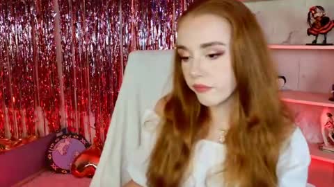 Snapshot of milasiren chatting on 06.17.26 Mila online show from 06.17.26
