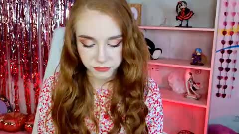 Snapshot of milasiren chatting on 06.18.26 Mila online show from 06.18.26