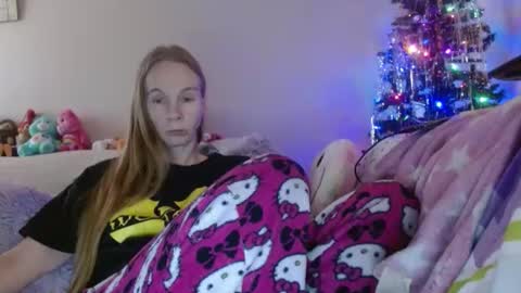 Snapshot of milastoned chatting on 01.10.25 Mila online show from 01.10.25