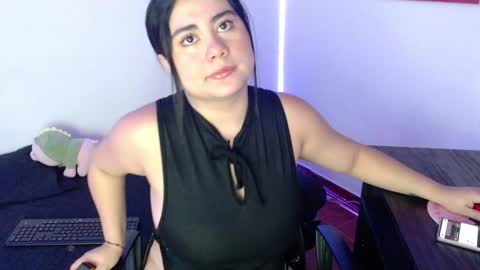 Snapshot of milawilliamss chatting on 12.13.24 Mila Williams online show from 12.13.24