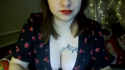 Snapshot of milaxcute chatting on 12.20.25 Milaxcute online show from 12.20.25