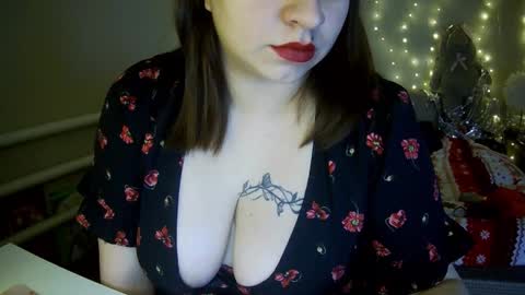 Snapshot of milaxcute chatting on 12.22.25 Milaxcute online show from 12.22.25