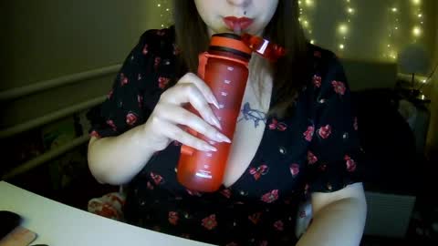 Snapshot of milaxcute chatting on 04.13.26 Milaxcute online show from 04.13.26