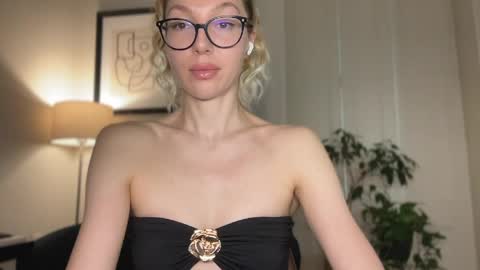 Snapshot of milayah chatting on 05.13.26 Mila online show from 05.13.26