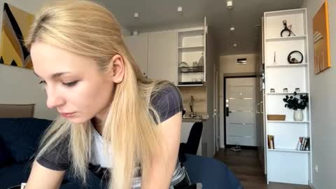Snapshot of mildaleggette chatting on 10.07.25 Millla online show from 10.07.25