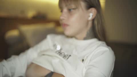 Snapshot of mileeena chatting on 05.13.26 M Telegram mamagotachannel online show from 05.13.26