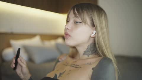 Snapshot of mileeena chatting on 05.25.26 M Telegram mamagotachannel online show from 05.25.26